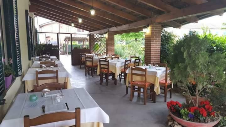 Locanda Della Luna Rossa Calosso Exterior photo