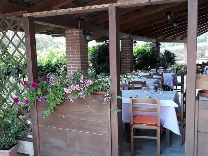 Locanda Della Luna Rossa Calosso Exterior photo